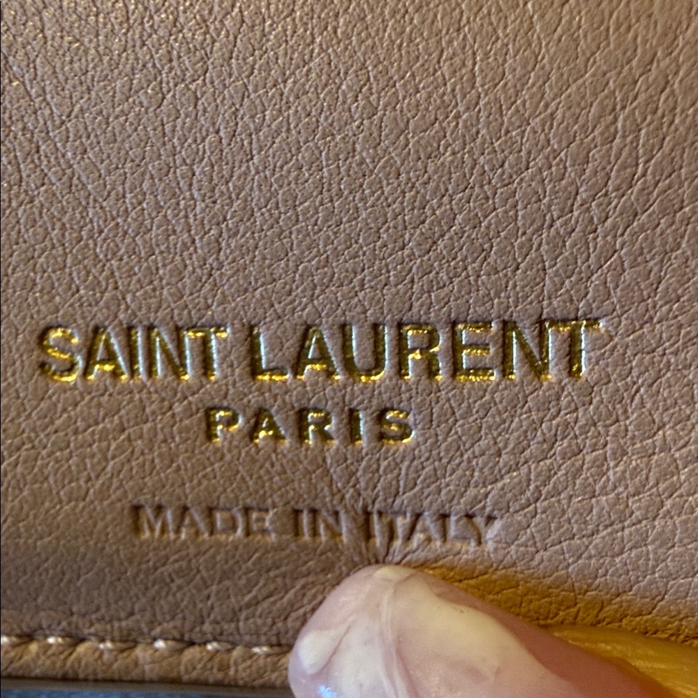 Yves Saint Laurent Beige Leather Wallet with Gold Logo - Picture 4 of 7